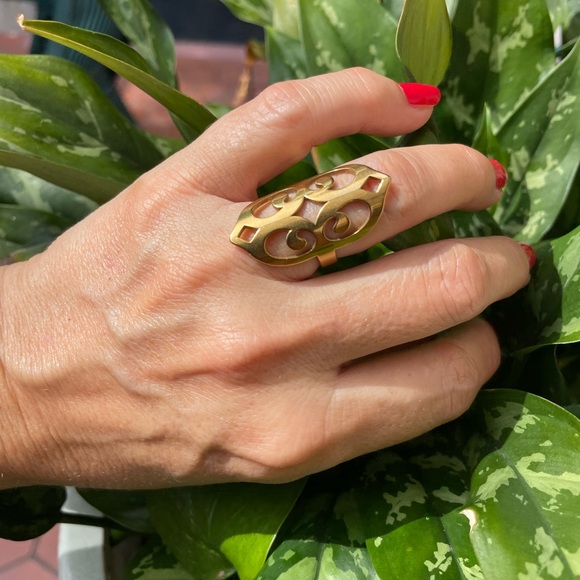 NWT Women's Ring in Gold Stainless Steel, láser Cut Pattern Celtic Style Size 7 - Picture 3 of 17